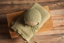 Загрузить изображение в средство просмотра галереи, Midnight Newborn Bonnet, Новорожденный вязаный капот, опора для фотографии
