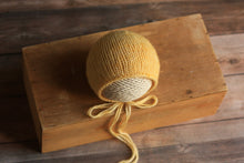 Загрузить изображение в средство просмотра галереи, Midnight Newborn Bonnet, Новорожденный вязаный капот, опора для фотографии