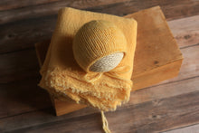 Загрузить изображение в средство просмотра галереи, Midnight Newborn Bonnet, Новорожденный вязаный капот, опора для фотографии