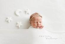 Cargar imagen en el visor de la galería, Little Felt Moon and Stars Set