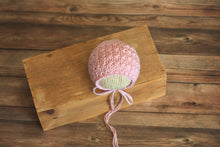 Cargar imagen en el visor de la galería, Baby Pink Avery Bonnet Newborn Bonnet
