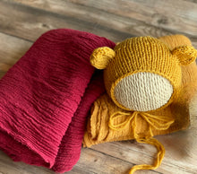 Cargar imagen en el visor de la galería, Mustard Yellow Bear Bonnet &amp; Wrap Set
