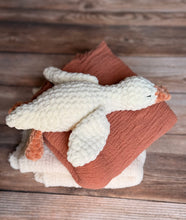 Laden Sie das Bild in den Galerie-Viewer, Sweet Sleepy Goose
